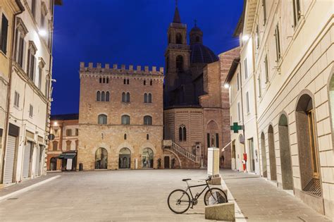 Escort Foligno (Perugia), Annunci ragazze a Foligno